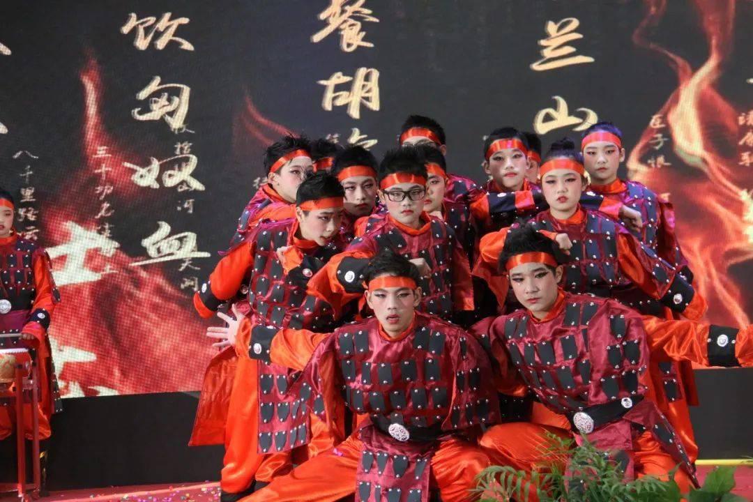 武汉江汉路步行街，建筑博物馆的光影。