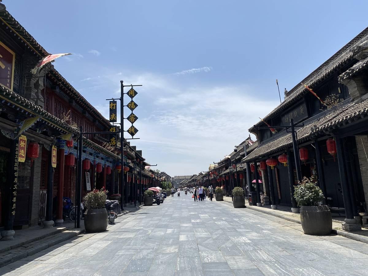 宋佳气场杀疯了,杜鹃穿露背裙太性感,女星风情万种